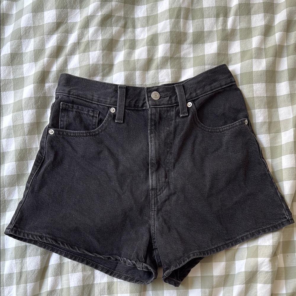 Levi’s Black High-Waisted Jean Shorts size 27